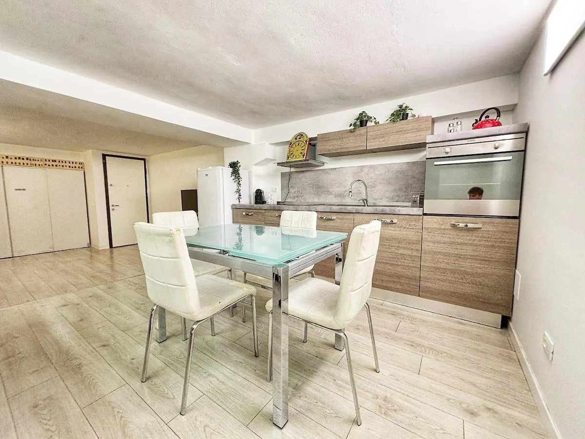 Cozy Basement Apartment Navigli Milan Italy