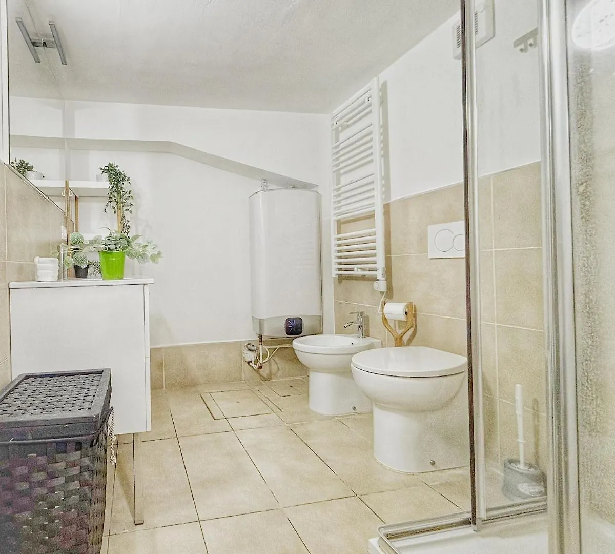 Cozy Basement Apartment Navigli Milan