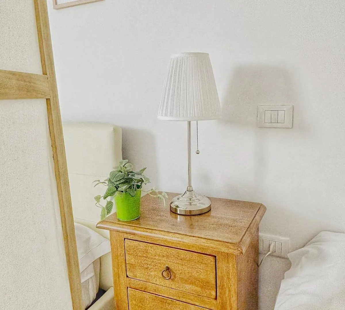 Cozy Basement Apartment Navigli Milan Italy